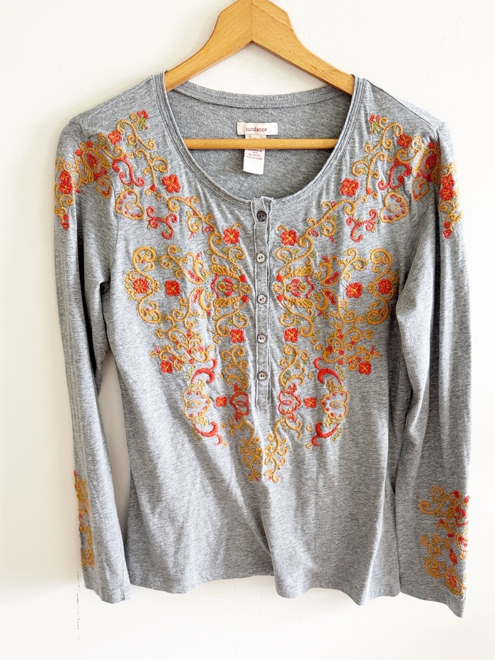 Sundance boho floral embroidered gray long sleeve Henley top size Medium